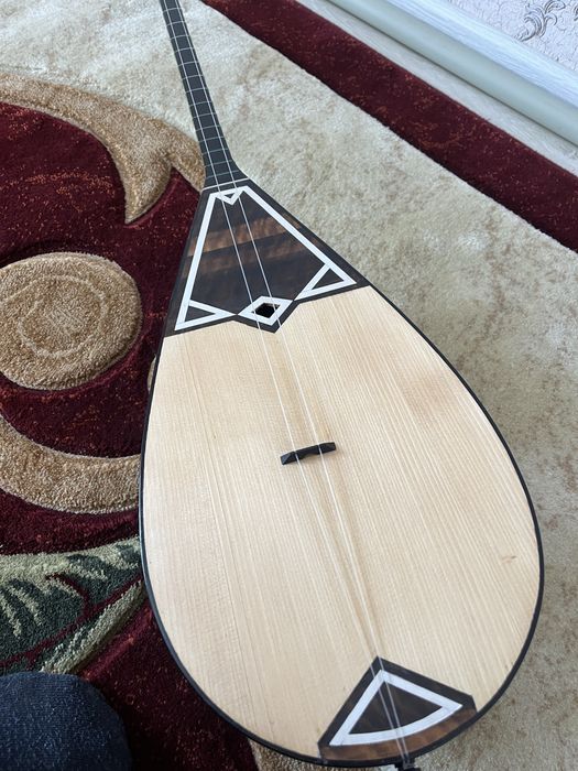 Домбыра Қызыл ағаш