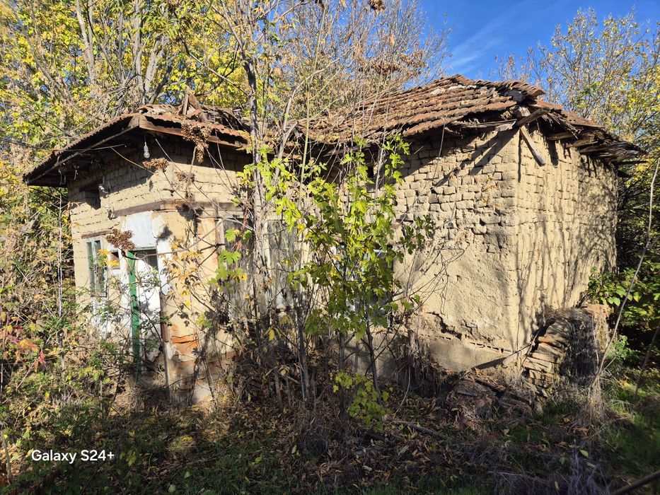 Стара къща и лятна кухня общ имот 1430кв.м. на асфалтирана улица !!!