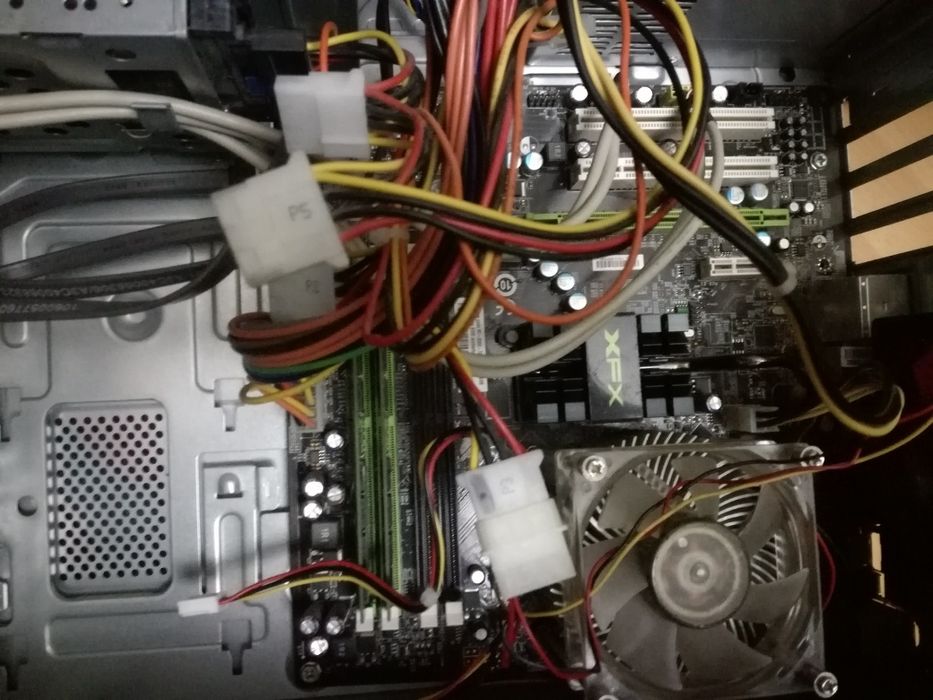 Компютри два броя и са работещи може и за части да се вземат