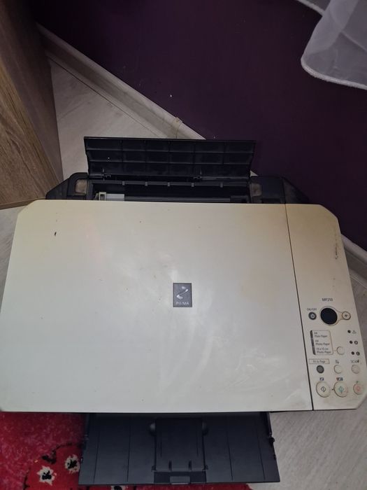 Продавам принтер