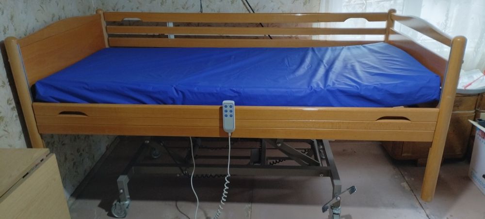 Електрическо Ортопедично легло с непромокаем дюшек и стойка с дръжка