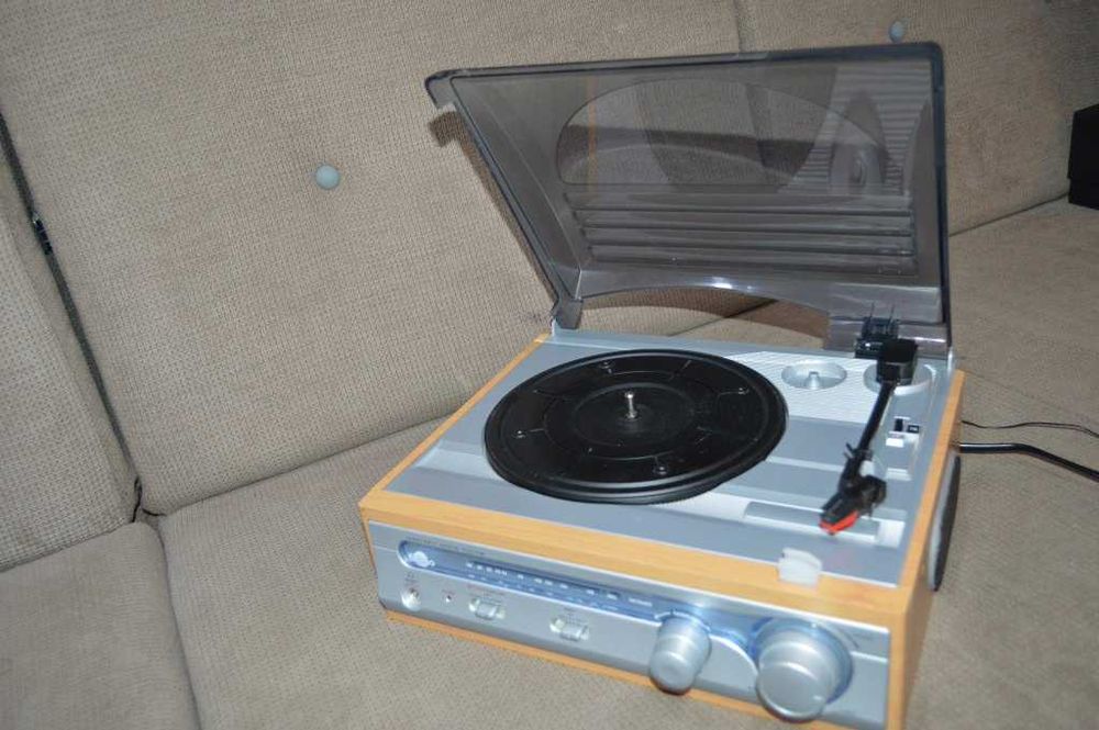 Sistem Audio Retro All-in-One: Pick-up + Radio Stereo Shimo TT-18W