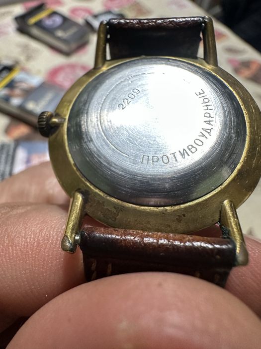 Руски позлатен часовник восток