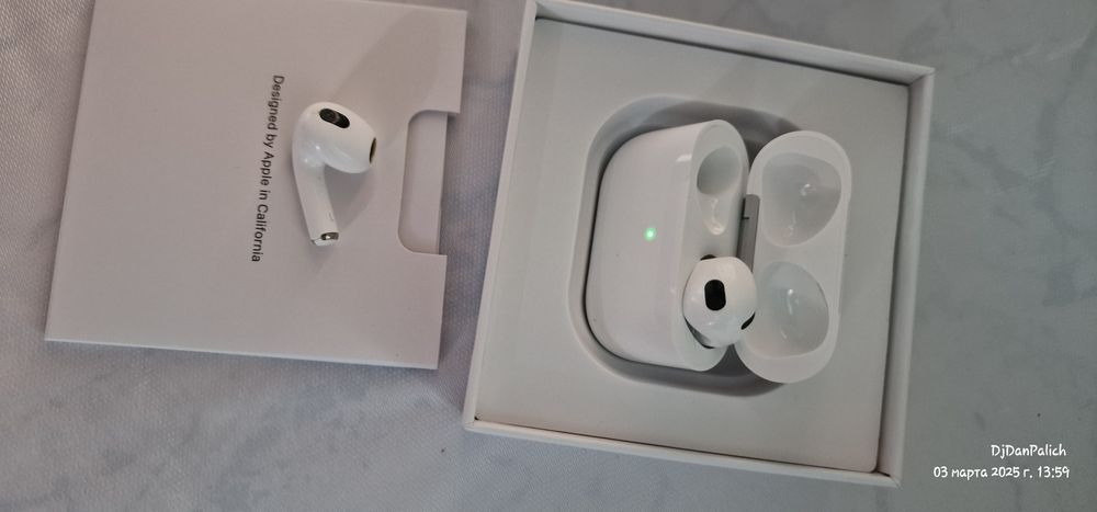 Продам наушники AirPods