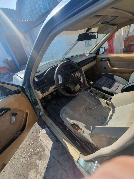 Продам  мэрс 124 объём 2