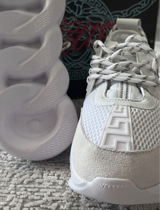 Versace chain reaction