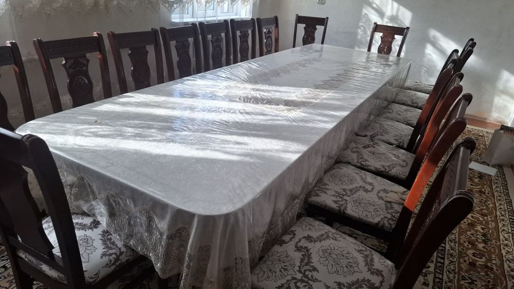 Стол со стульями