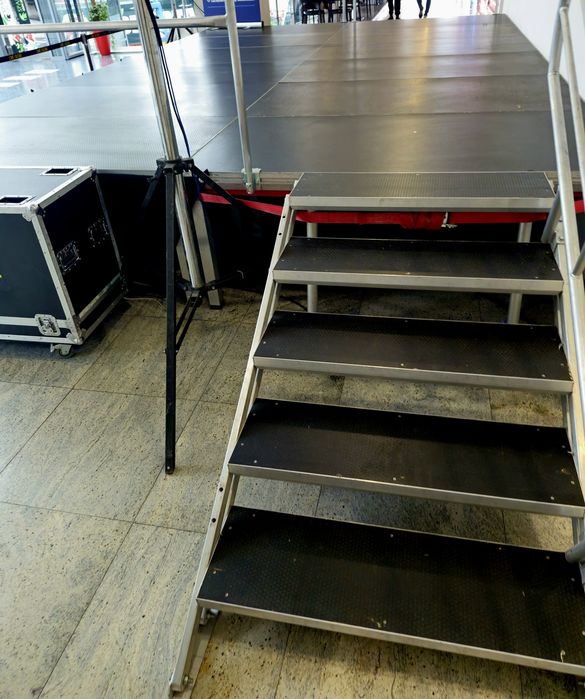 Podium pt scena de închiriat suprafata  20-80 mp