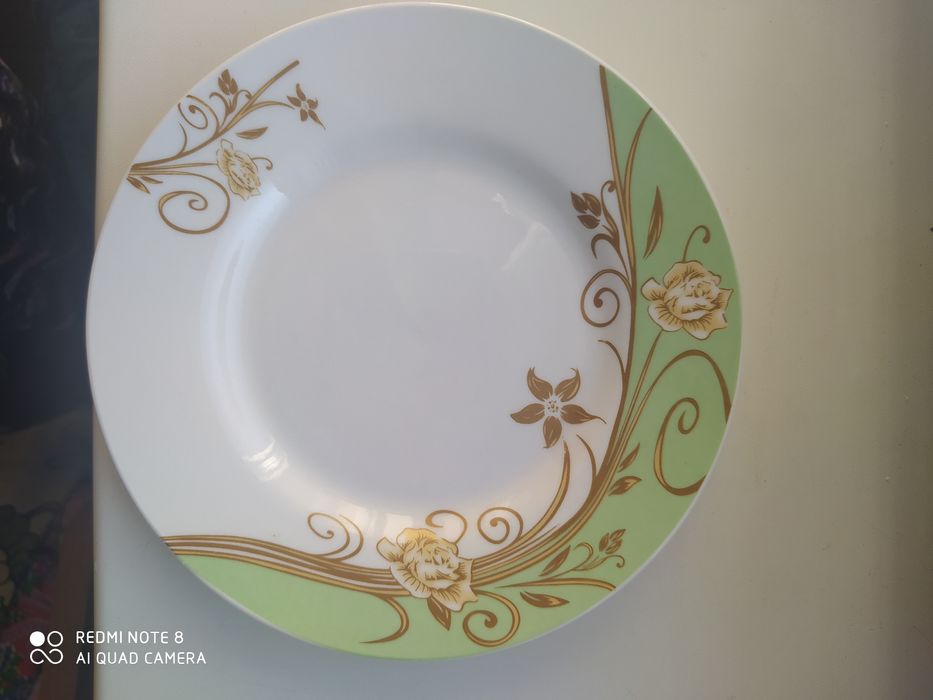 Продам сервиз современный на 12 персон