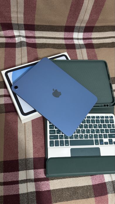 Ipad a16, почти новый, с клавой