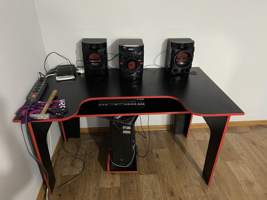 Игровой компьютерный стол