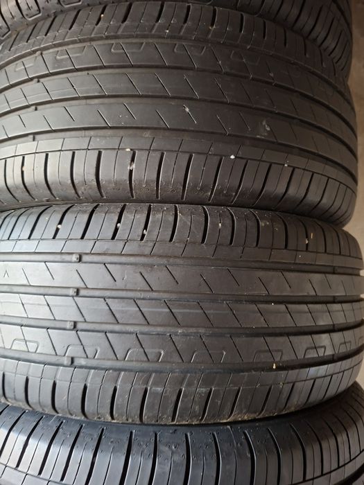 Продам шины 215/55/17  гудиер
