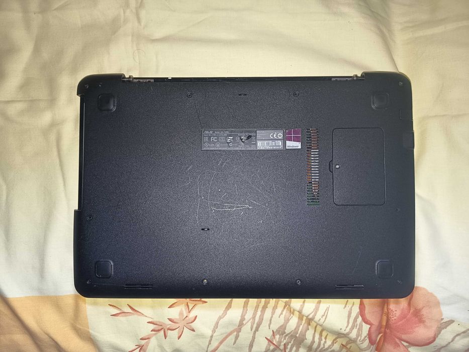 Laptop asus R556L, Core i5 5200u, ram 4gb, hdd 500gb, baterie buna