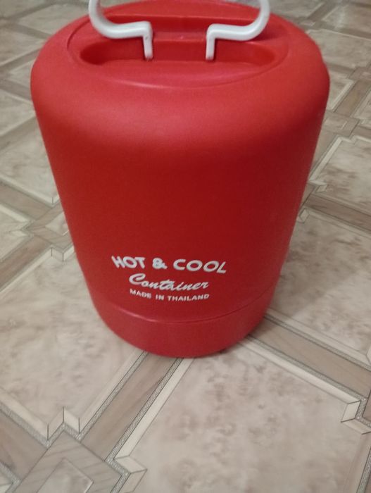 Продаётся    пищевой   термос.