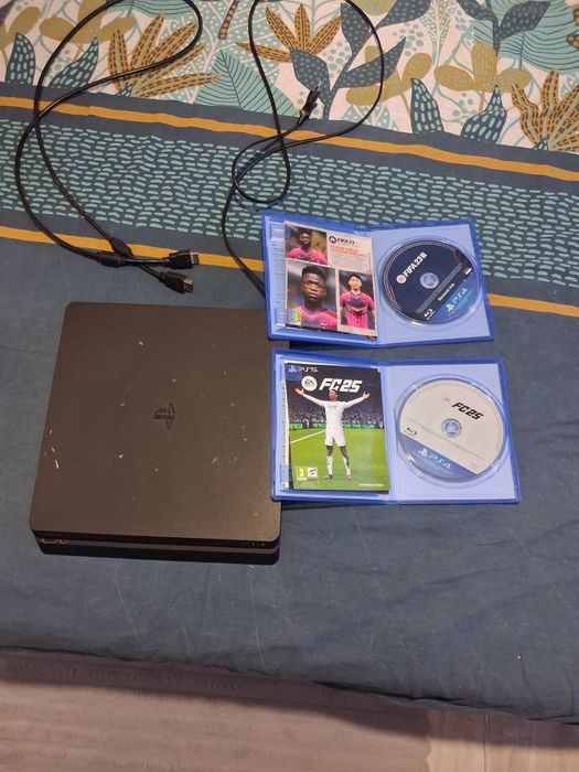 PlayStation 4 Slim 1TB + 2 джойстика (Лимитиран GoW) + FC 25 и FIFA 23