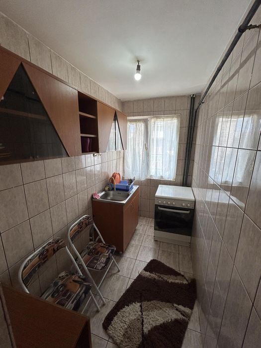 Apartament cu 3 camere in c-uri etaj 3 aprope de cina,gradinita nr 3