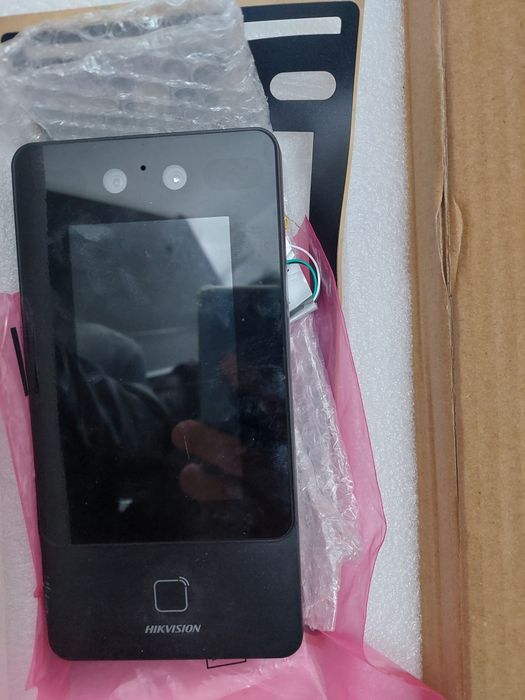 Терминал распознавания лиц Hikvision DS-K1T671M.