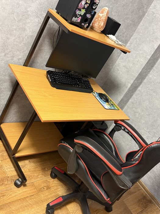 Стол  компьютерный и стул zeta.