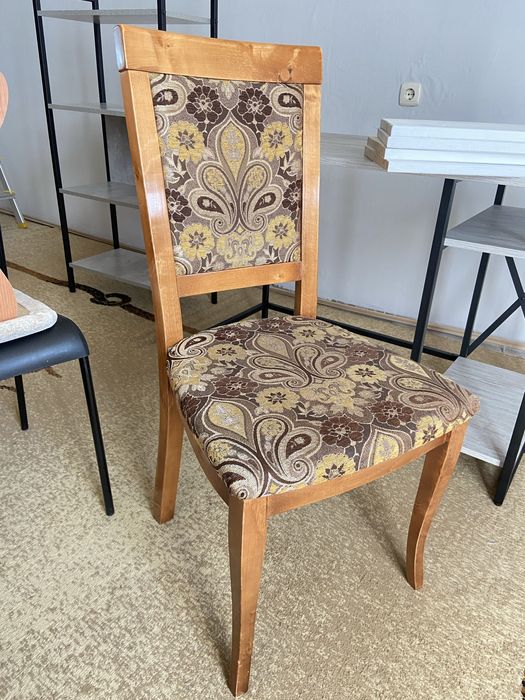 Продам деревянный стул