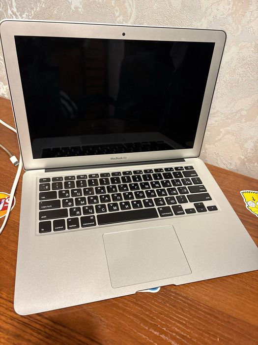 Macbook 2017 (i5+8 оп)