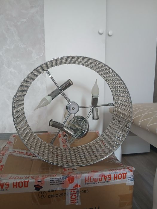 Люстра в отличном  состоянии