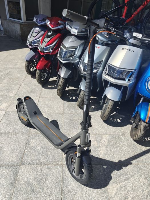 Trotineta electrica Xiaomi Scooter 6, putere motor 800W, autonomie max. 45km, viteza maxima 25 Km/h, Greutate Max. 120kg, Roti 12"", Culoare Negru