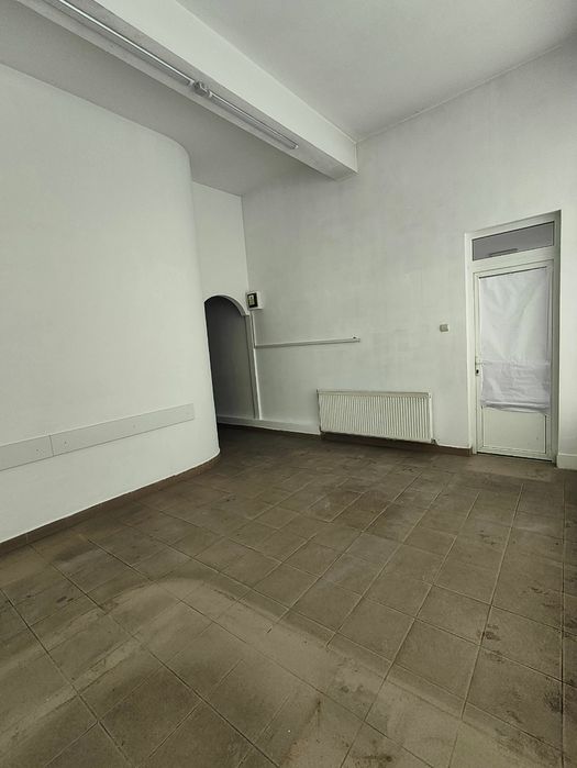 Spațiu comercial de închiriat – poziție excelentă, vitrină stradală