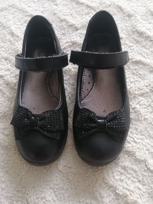 Продам туфли для девочки