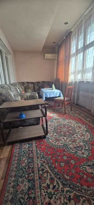 Продам чиланзар 5.  Трёх комнатная.  Балкон 2*6.  Серия 77