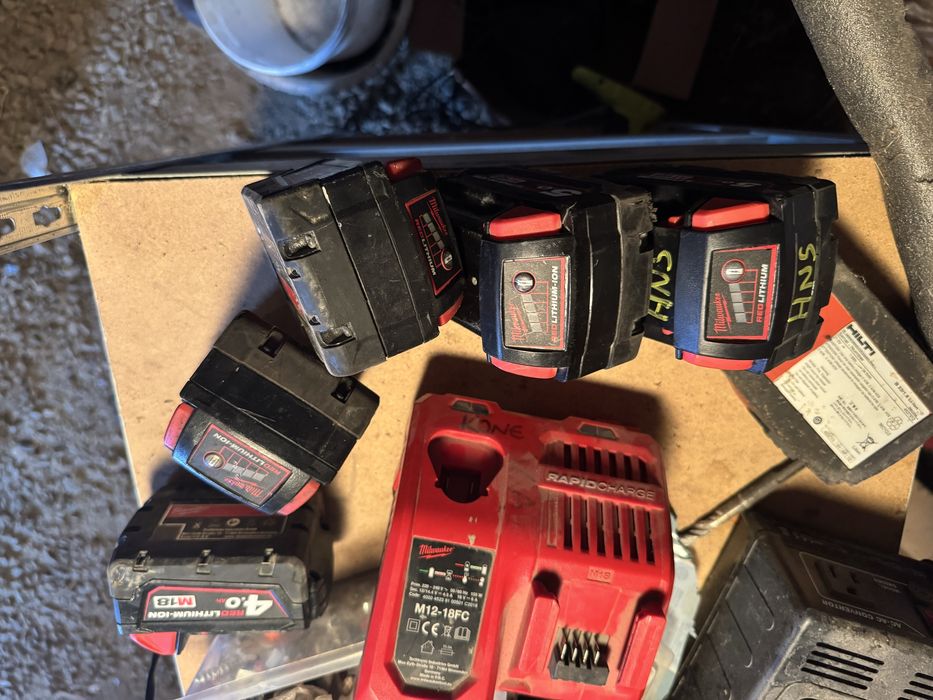 Acumulatori,incarcator milwaukee,makita,bosch