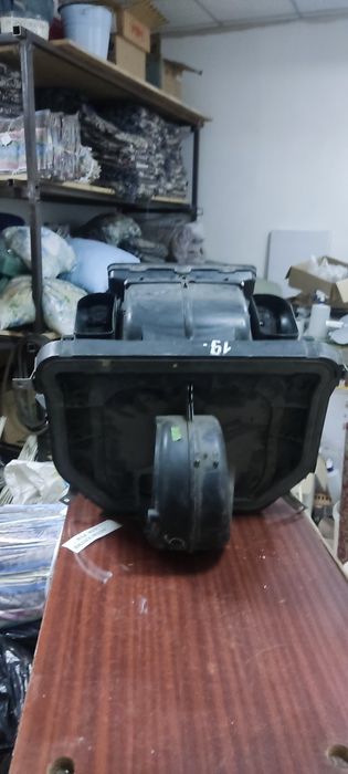 Корпус печки 124 мерседес