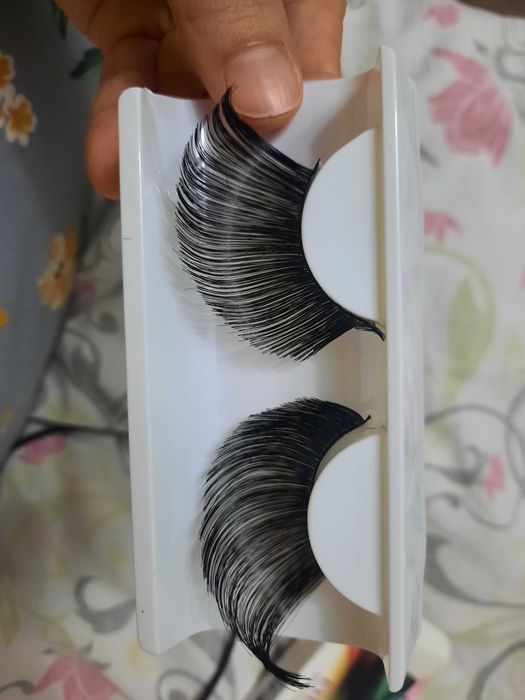 Продам накладные ресницы длинные