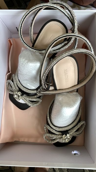 Обувь новая , продается