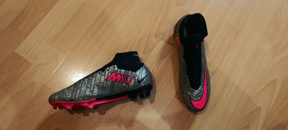 Бутсы футбольные