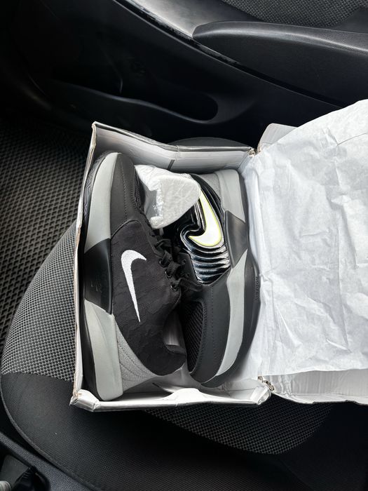 Кроссовки nike  продам