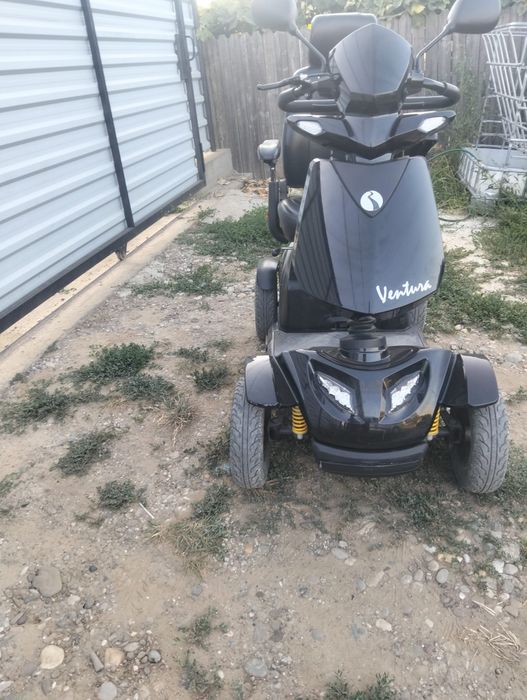 Scuter Electric  4 roți.  Baterii noi . Persoane vârstnice