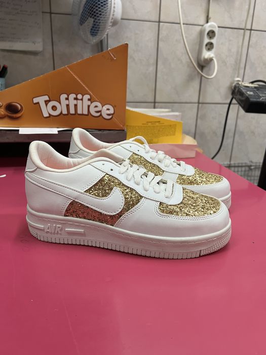 Кроссовки женские