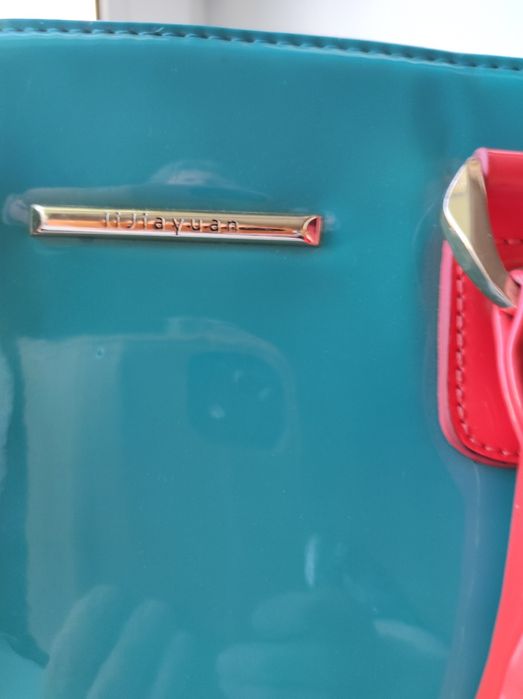 Продам женскую сумочку