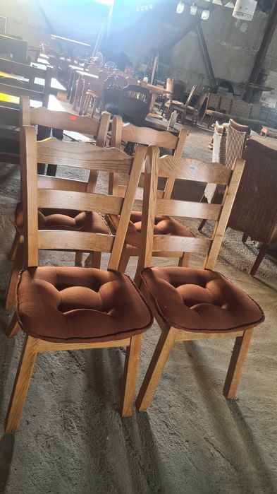 Масивни столове с дамаска