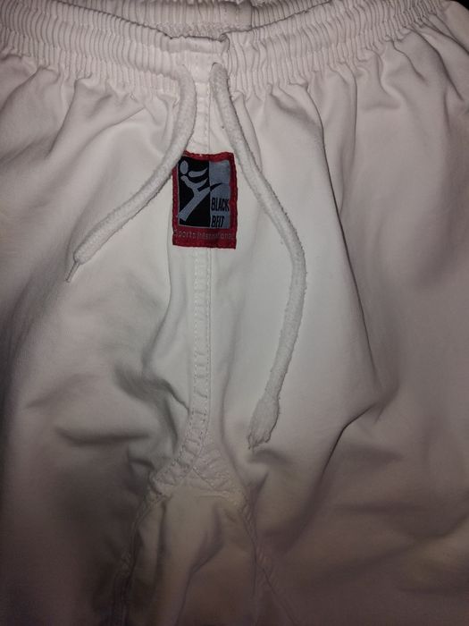 Pantaloni pentru karate
