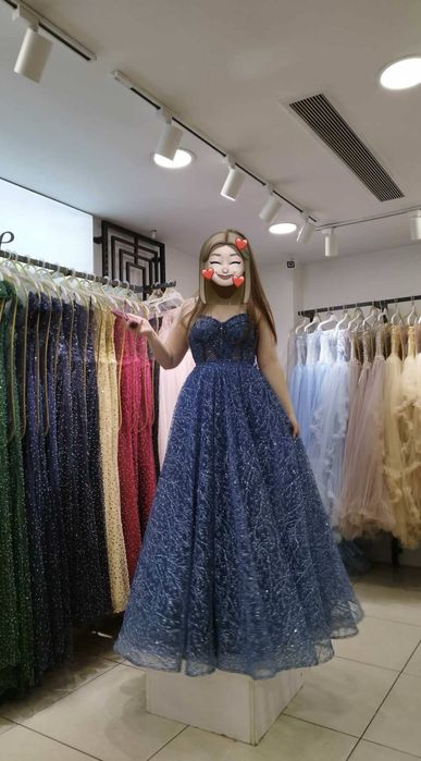 Продавам бална рокля.