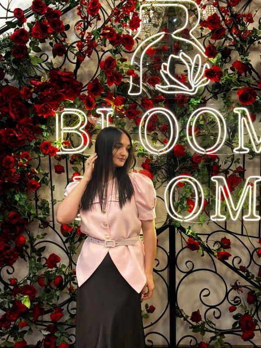 Блузка розовая с ремешком