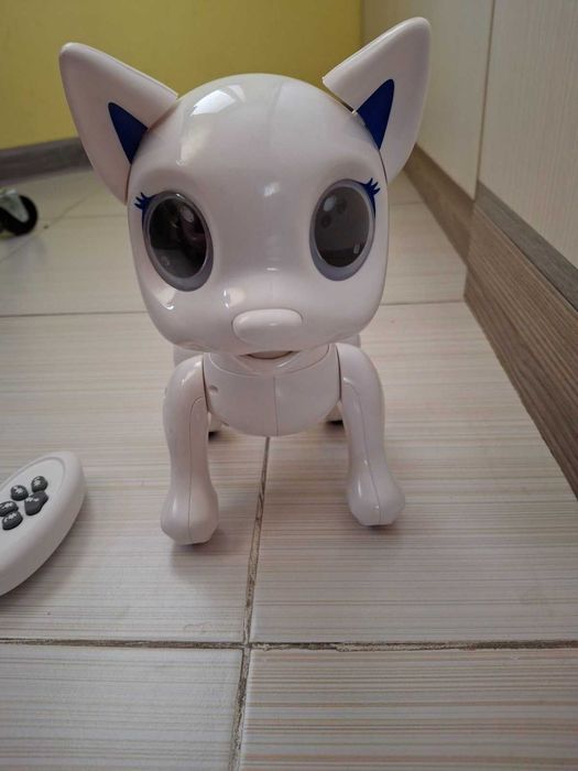 Коте робот с дистанционно