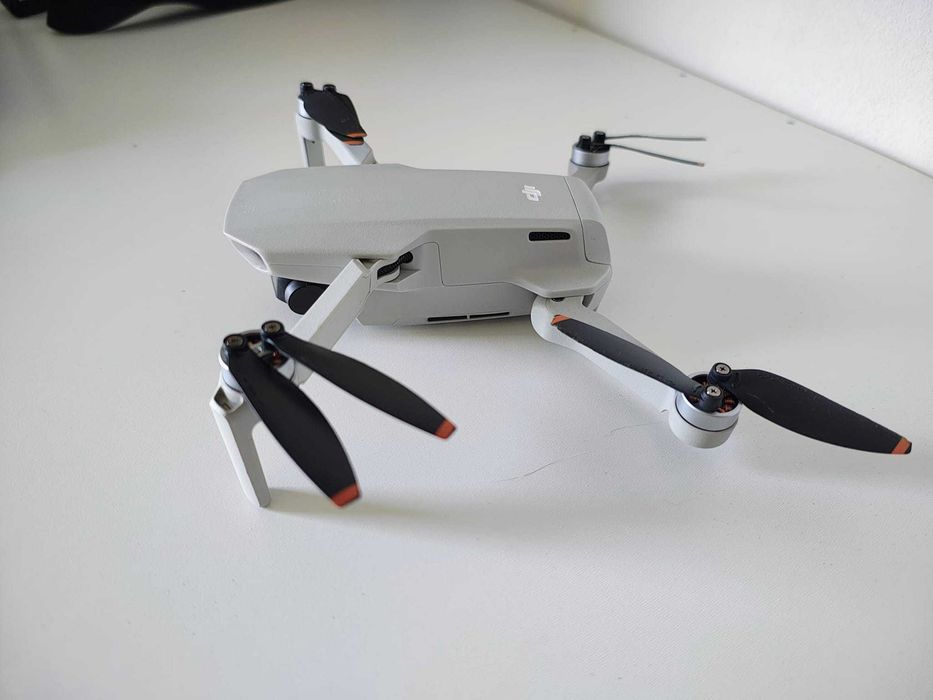 Drona DJI Mini 4K aproape noua (mai are un an garantie)