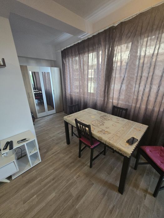 Închiriez apartament