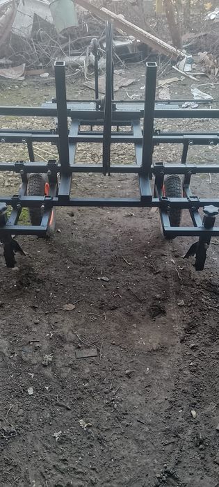 Mașina de întins folie mulcire și banda de picurare pt tractor