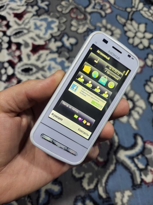 Nokia c6.00 white sotladi
