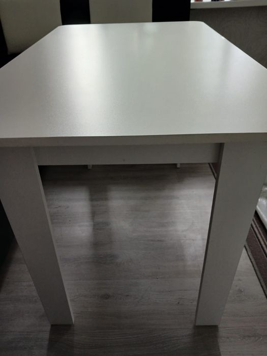 Продам кухонный стол со стульями(4шт)