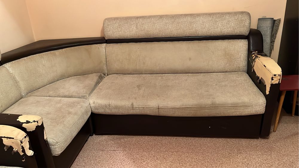 Отдам диван с креслом