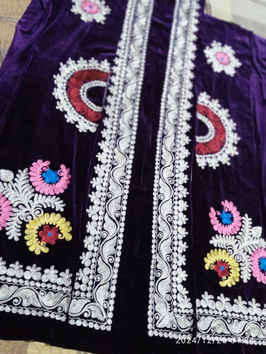 Popur liboslar yostiqlar sotiladi